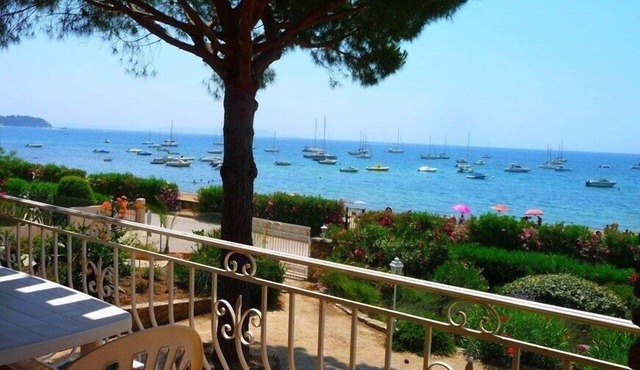 APARTMENT T2 * 4 p 10m from the BEACH with SEA VIEW & HEATED SWIMMING POOL (6)