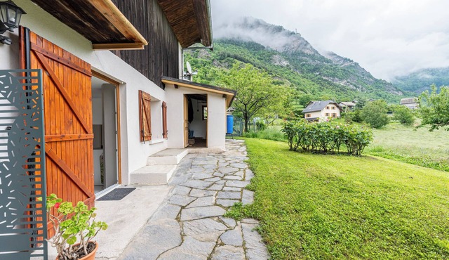 Apartment 'T2' with Mountain View, Private Garden and Wi-Fi