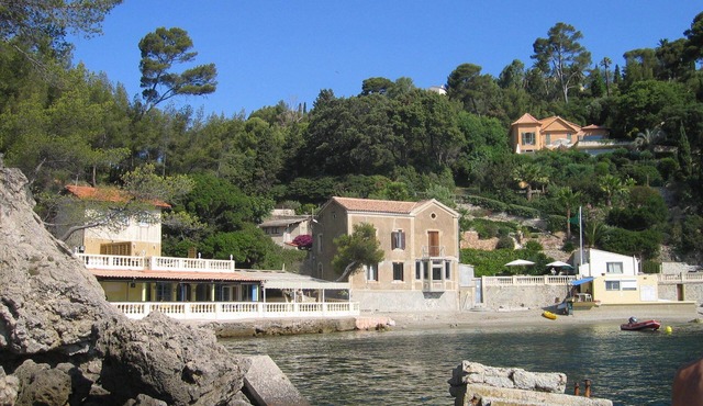 Apartment T1 bis on the ground floor of a villa with terrace close to the beach