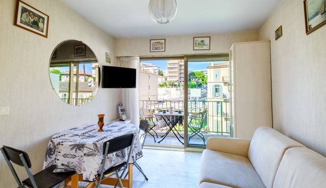 Apartment "T2 a 50 m Plage du Midi" with Shared Terrace & Wi-Fi