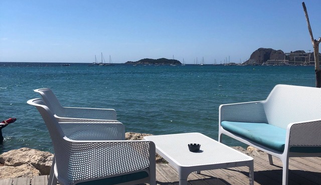 Apartment T2 BORD DE MER "Les pieds dans l'eau" with Garage