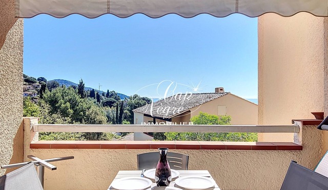 Apartment T2 for 4 people near the beach, residence Pierre et Vacances Pramousquier