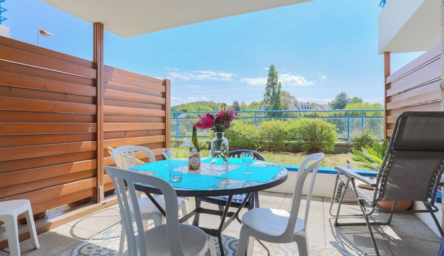 Apartment 'T2 Avec Terrasse Proche Plages' with Lake View, Private Terrace and Wi-Fi