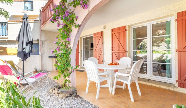 Apartment 'T2 Meublé Aux Aloès' with Mountain View, Shared Pool and Private Terrace