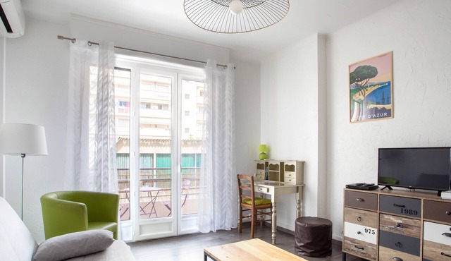 Apartment T2 Quartier Libération near shops and tram