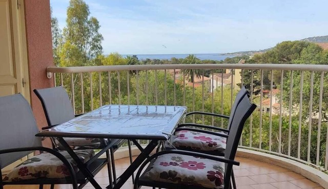 Apartment T2, sleeps 4, ideally placed, panoramic sea view,