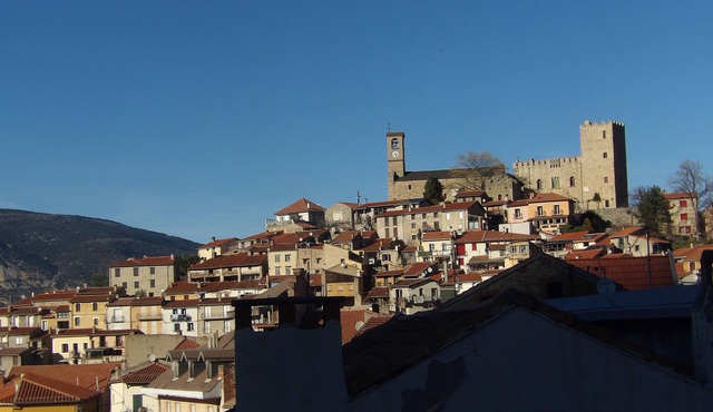 Apartment T3, 65m2, sleeps 4 250m from the spa in the center of town