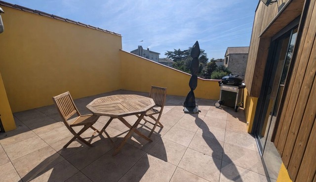 Apartment T3 - Large south-facing terrace - 75 m² - France