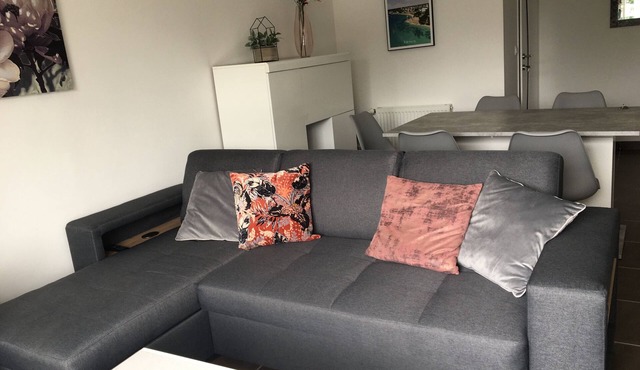 APARTMENT T3 Small sea view 150 meters from the beach.