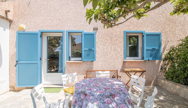 Apartment 'T4 Marine Sant'ambroggio' with Private Garden, Wi-Fi and Air Conditioning