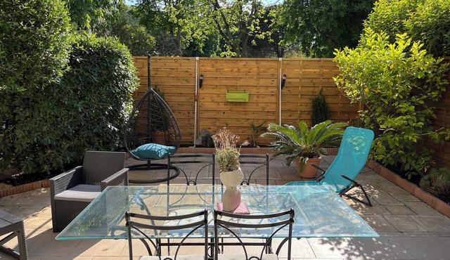 APARTMENT/TERRACE GARDEN NEAR SEA AND CALANQUES