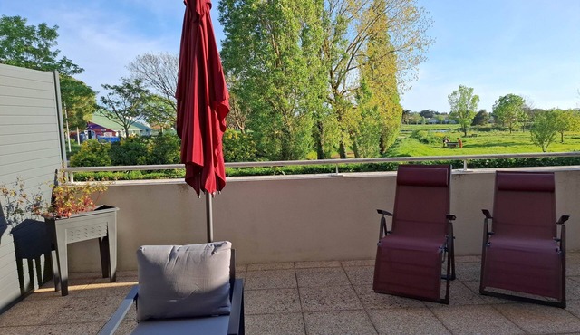 apartment terrace–Lake view–Beach 10 min walk away