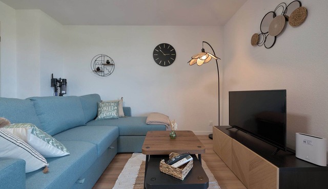 Apartment, terrace, pool, Netflix and WIFI