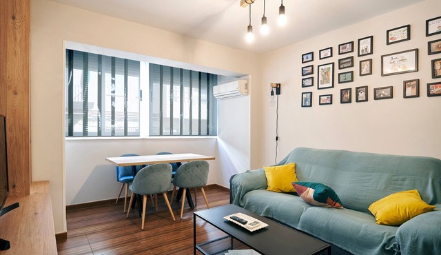 Apartment 'The Clock Tower' with Wi-Fi and Air Conditioning