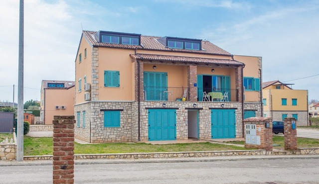 Apartment Tia with Balcony in Resort Gedici