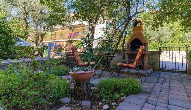 Apartment Tihana with Mediterranean garden
