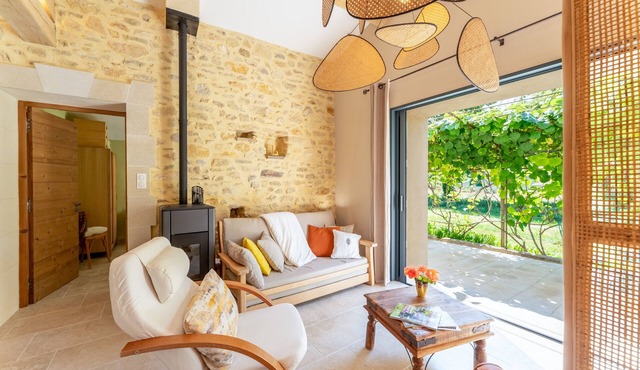 Apartment 'Tilleul Enchanté' with Private Terrace, Private Garden and Air Conditioning