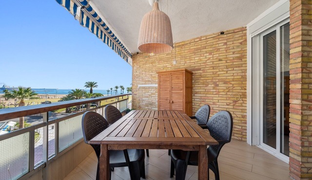 Apartment 'Tirreno 304' with Sea Views, Private Terrace and Wi-Fi