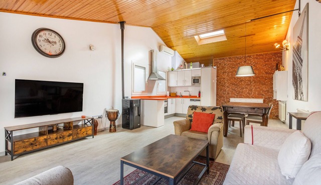 Apartment 'Tremp' with Mountain View, Wi-Fi and Air Conditioning