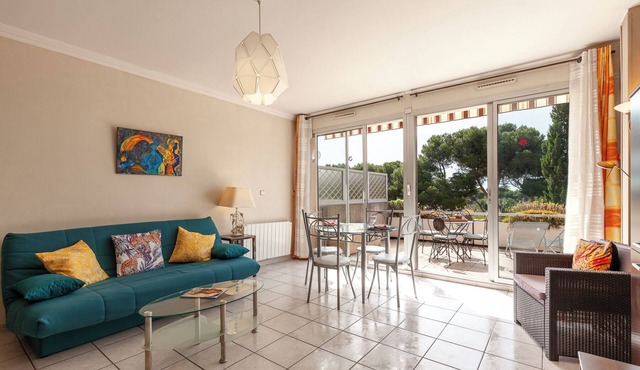 Apartment 'Tres Beau T2 - 50 M' with Sea View, Wi-Fi and Air Conditioning