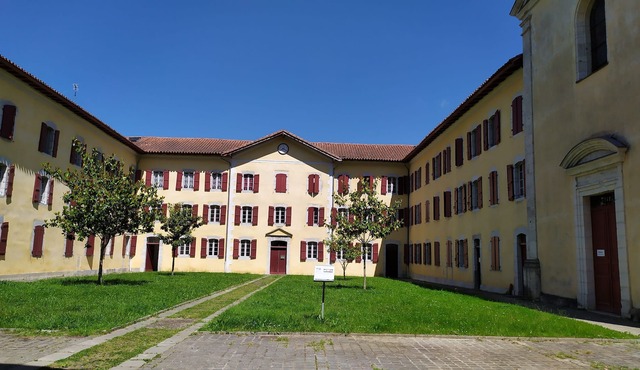 APARTMENT TYPE F2 ON HISTORICAL SITE CLASSIFIED 3*