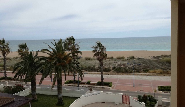 APARTMENT Urb. FANS. 1st LINE BEACH.