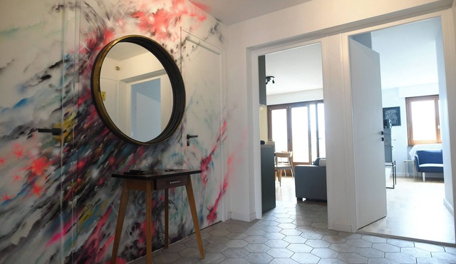 Apartment 'Urban Gallery Grand' with Mountain View, Balcony and Wi-Fi