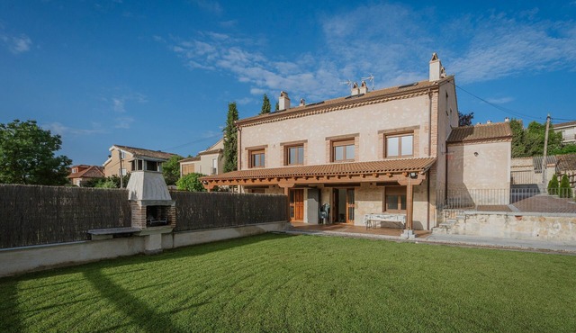 Apartment 'Velasco I' with Private Terrace, Wi-Fi and Air Conditioning