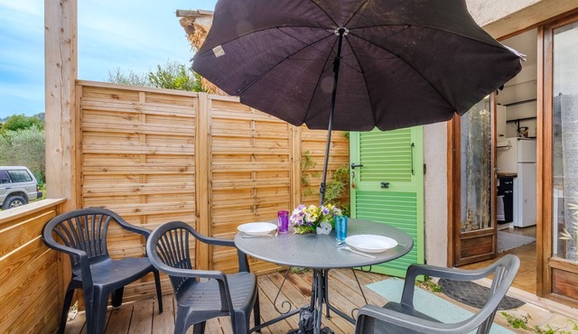 Apartment 'Vallon Des Prés' with Private Terrace, Shared Garden and Wi-Fi