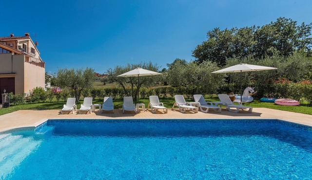 Apartment Vetrina A1 with Shared Pool