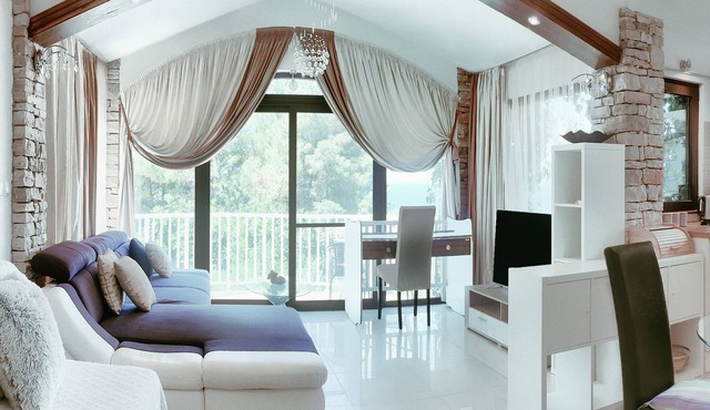 Apartment"View Lux"-sea view,swimming pool, jacyzzi, sauna,garden,playground