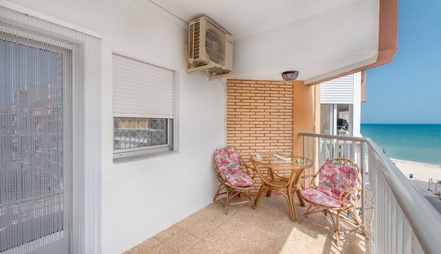 Apartment 'View of the sea Beach 50 meters' with Terrace, A/C & Wi-Fi