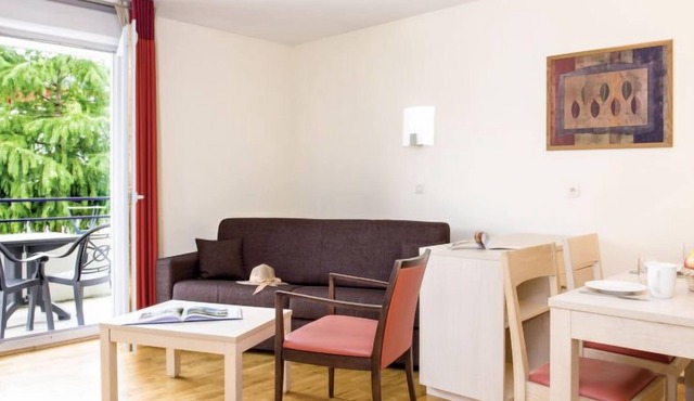 Apartment Villa du Lac (DLB101) in Divonne-Les-Bains - 4 persons, 1 bedrooms