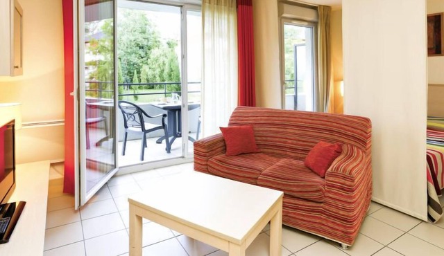 Apartment Villa du Lac (DLB100) in Divonne-Les-Bains - 2 persons, 1 bedrooms