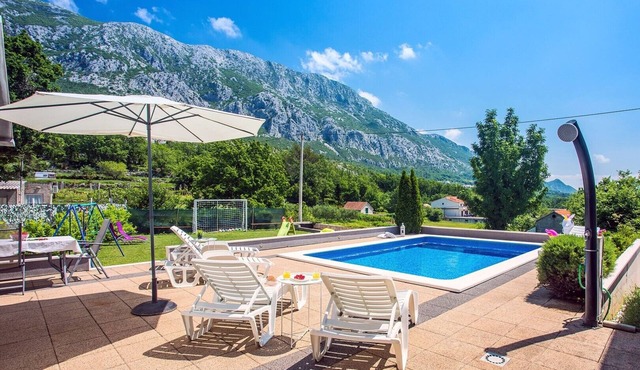 Apartment Villa Antony private heated pool, gym, quiet- mountain environment