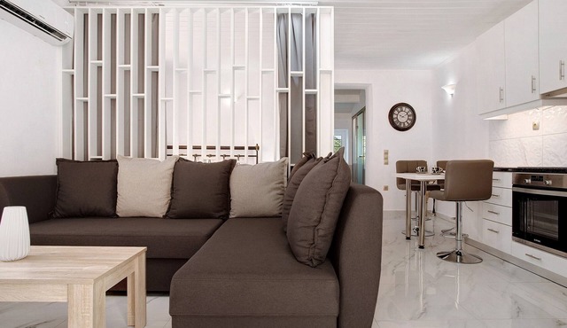 Apartment "Villa Drosia" with Sea View, Private Garden & Wi-Fi