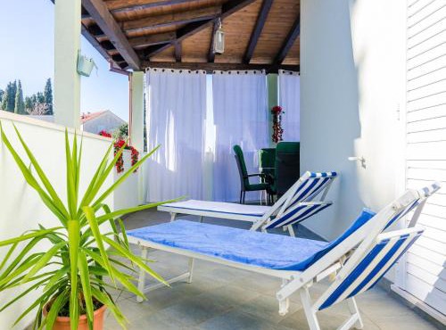 Apartment Villa Mikica - Four Bedroom Duplex Apartment with Terrace and Partial Sea View