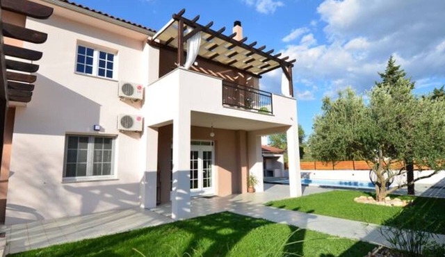 Apartment Villa Troskot - Villa with pool
