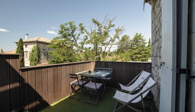 Apartment 'Viognier - Logement Avec Jacuzzi' with Private Terrace, Wi-Fi and Air Conditioning