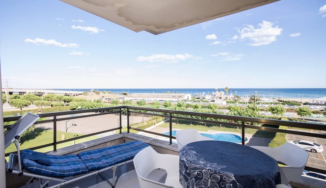 Apartment 'Vistas Al Mar' with Sea View, Shared Pool and Air Conditioning