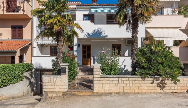 Apartment Vitas II with Balcony