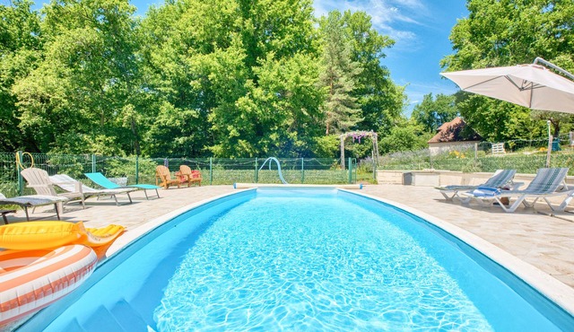 Apartment 'Vixen' with Shared Pool, Wi-Fi and Air Conditioning