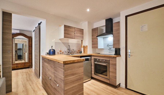 Apartment 'Vraiment Comme La Maison' with Shared Pool and Private Terrace