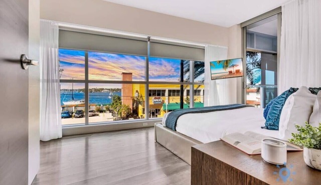 Apartment w/Bay View Balcony+ Pool–Up To 6+ Gym