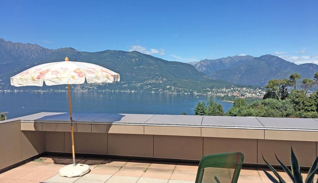 Apartment with large terrace and barbecue area in a quiet location with panoramic views