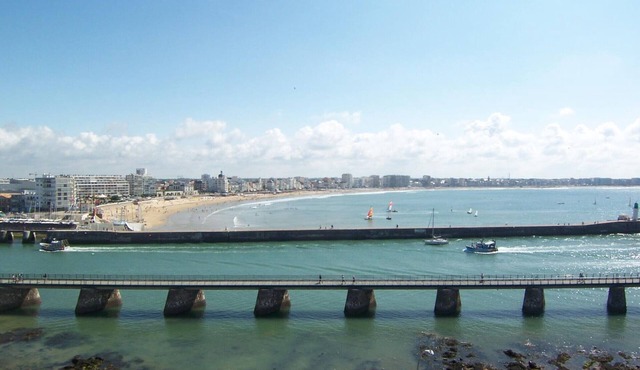 Apartment with canal view, garage and wifi