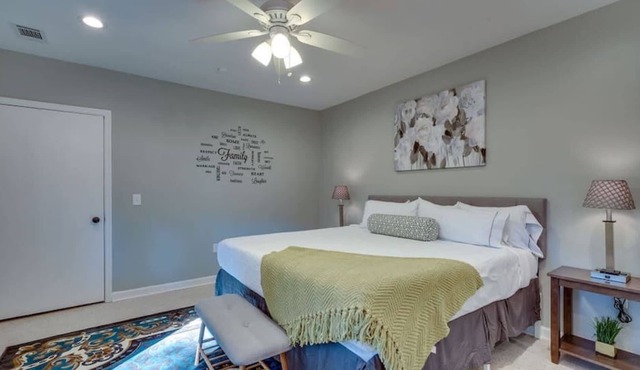 Apartment w/ Pool & Gazebo-Swanky Savannah Style