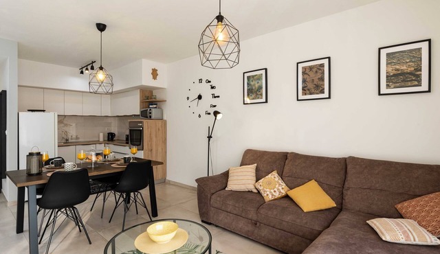 Apartment Why Not - Two Bedroom Apartment with Balcony