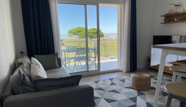 Apartment with balcony and sea view