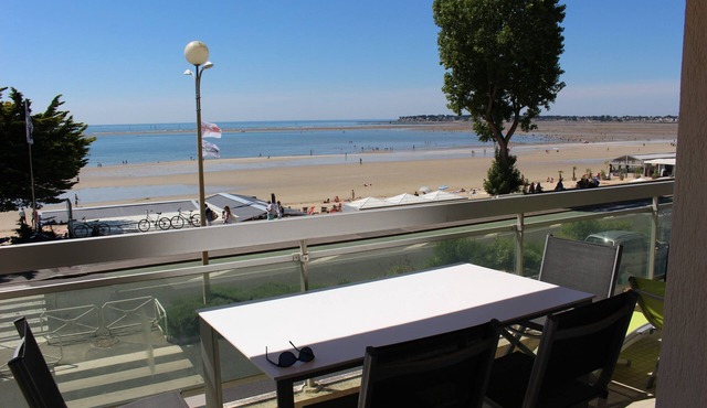 Apartment with panoramic view over the bay of La Baule, between